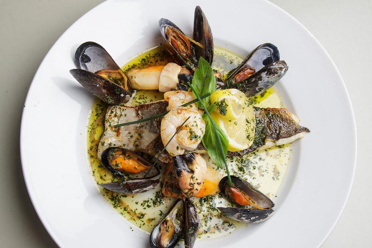 The Rusty Mackerel Villa Teelin Bagian luar foto